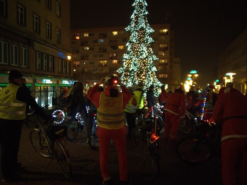 Mikołajkowa Masa Krytyczna odbyła się w Zabrzu, bo zimą na...