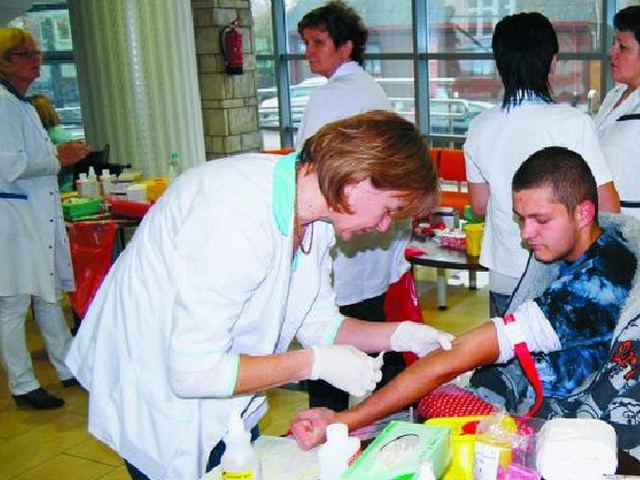 Dzień Dawcy Szpiku w Grajewie odbędzie się w niedzielę, 22 maja. Akcja będzie trwała od godz. 11 do 17. Kilka kropel Twojej krwi może uratować życie 2-letniego Kubusia.