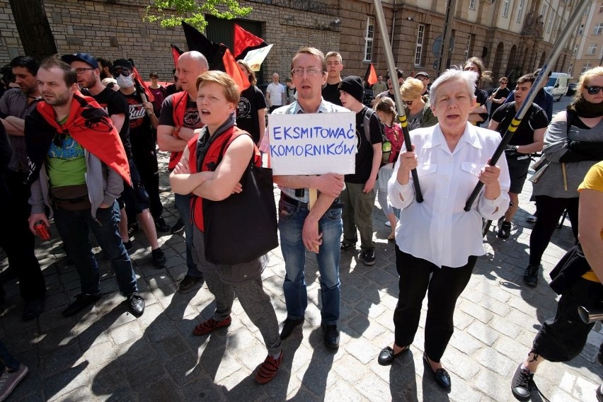 Poznań: Demonstracja przed bramą aresztu przy ul. Młyńskiej