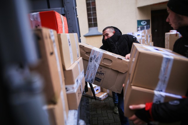 Od początku wojny z Fundacji Pomocy Humanitarnej "Redemptoris Missio" wyruszyło osiem transportów z pomocą medyczną o łącznej wadze ponad 23 ton. Zawierały one łóżka szpitalne, gazy, bandaże, stazy taktyczne, sprzęt medyczny i apteczki pierwszej pomocy. Kolejne zdjęcie --->