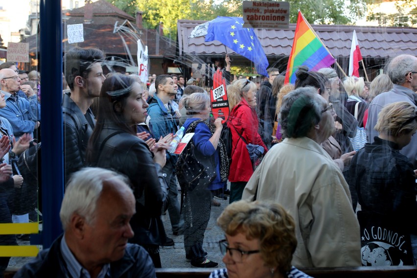 Strajk kobiet w Krakowie. Protestowano przeciwko zakazowi...