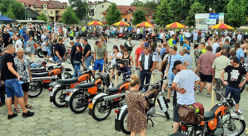 V Zjazd Starych Motocykli PRL w Grębowie przyciągnął 25...