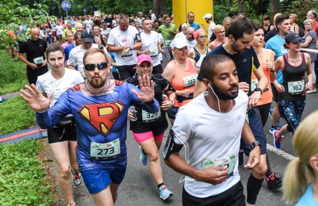 Zawody CITY TRAIL onTour w Bydgoszczy w Leśnym Parku Kultury i Wypoczynku „Myślęcinek”. Uczestnicy mieli do przebiegnięcia  dystans 5km. Na starcie stanęło ponad pół tysiąca biegaczy.Start biegu głównego był o godzinie 19. Wcześniej odbyły się zawody dla dzieci i młodzieży.Każdy uczestnik otrzymał na mecie pamiątkowy medal, a najlepsi zostali nagrodzeni. Na mecie będzie czekały również bufet z wodą, napojem regeneracyjnym, owocami i słodkimi przekąskami.  Pogoda na sobotę, 22 lipca