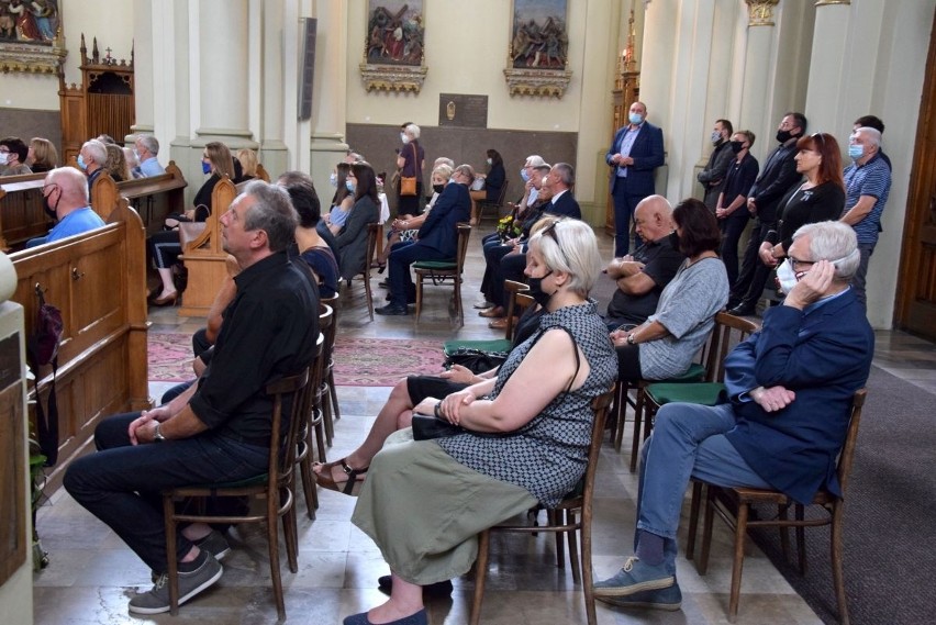 Pogrzeb znanego polityka Platformy Obywatelskiej, byłego radnego Zbigniewa Marcinkowskiego w Kielcach. Żegnało go wielu ludzi [ZDJĘCIA]