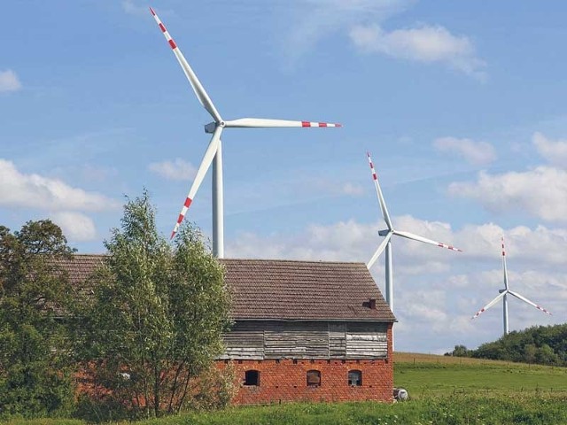 Jedną z ostatnich farm, które powstały w powiecie sławieńskim jest 9 wiatraków pod Kaninem w gminie Postomino. 