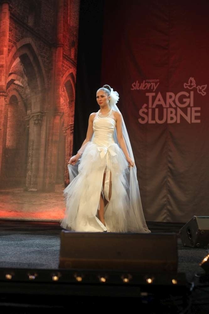 Moda ślubna: Suknie i bielizna doskonałe na ślub
