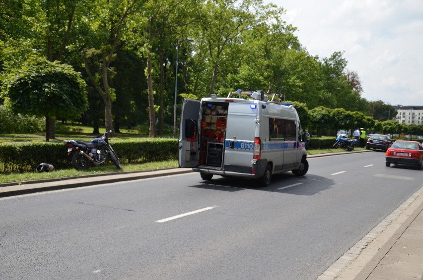 Wypadek na al. Armii Krajowej. Zderzyły się dwa motocykle. Duże korki w okolicy (ZDJĘCIA)