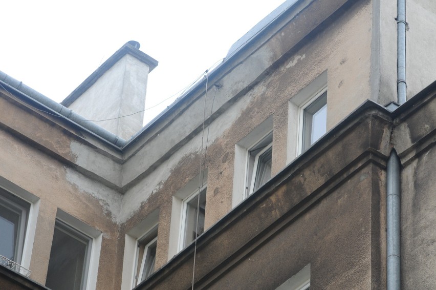 Styropian pokrywa Nową Hutę i deformuje jej ciekawą architekturę