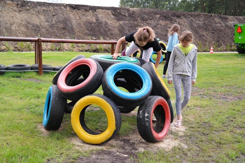 Pod Grudziądzem powstał plac zabaw z odpadów (zdjęcia) 