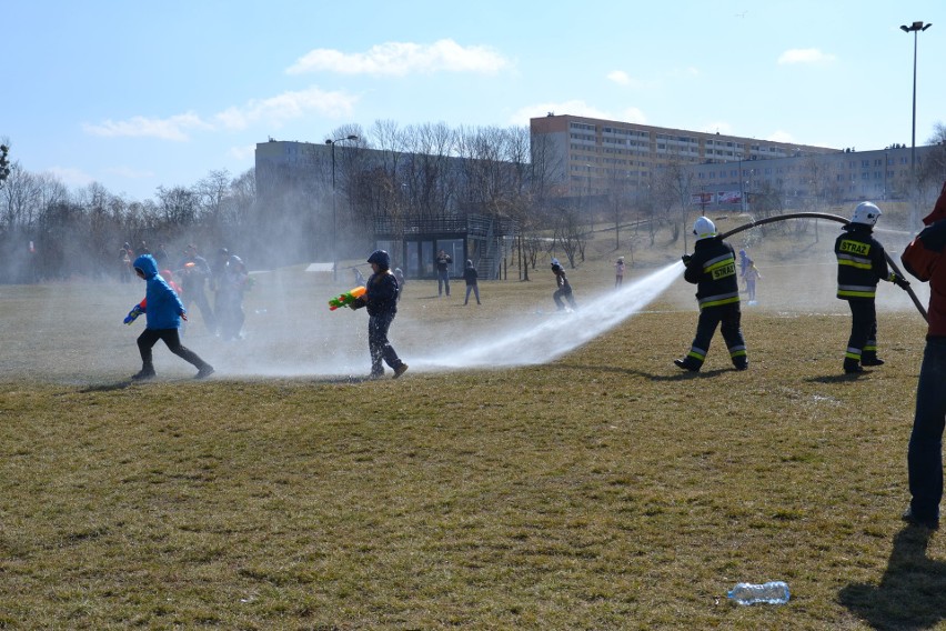 Żorska Bitwa Wodna w Parku Cegielnia ZDJĘCIA Bawiły się dzieci, dorośli i strażacy z OSP Żory