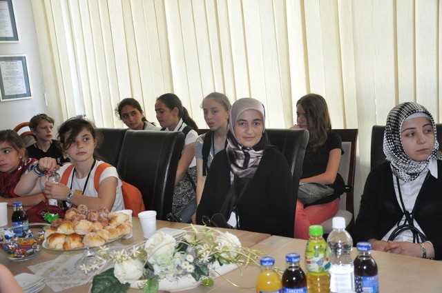 Uczniowie z hiszpańskich i tureckich szkół podczas wizyty w Starostwie Powiatowym w Kielcach.