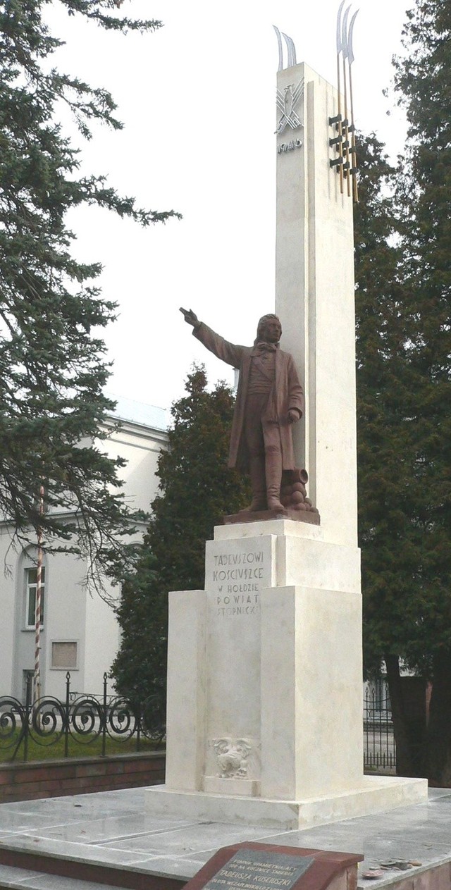Tak prezentuje się odnowiony pomnik Tadeusza Kościuszki w Busku-Zdroju.