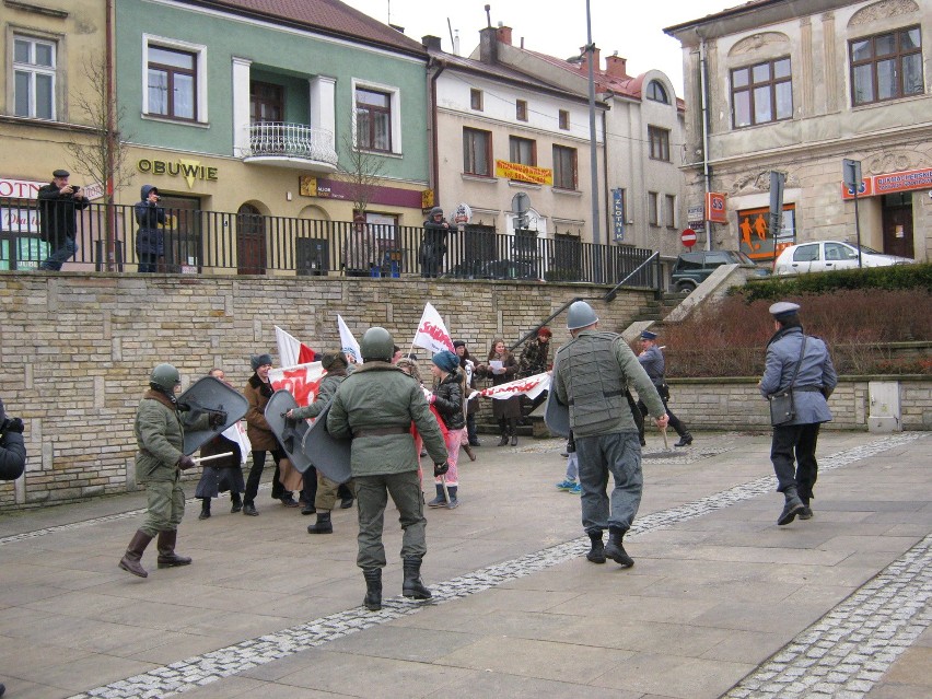 Grupa ponad 30 rekonstruktorów przypomniała wszystkim o...