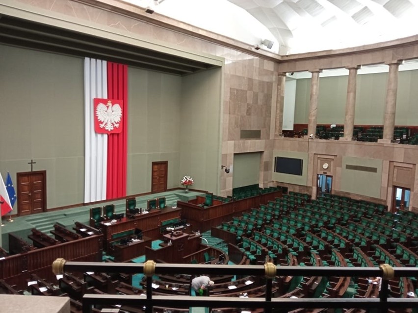 Poseł Agata Wojtyszek zorganizowała młodzieży wycieczkę do Sejmu. Udział wzięło 55 dziewcząt i chłopców z powiatu starachowickiego [ZDJĘCIA]