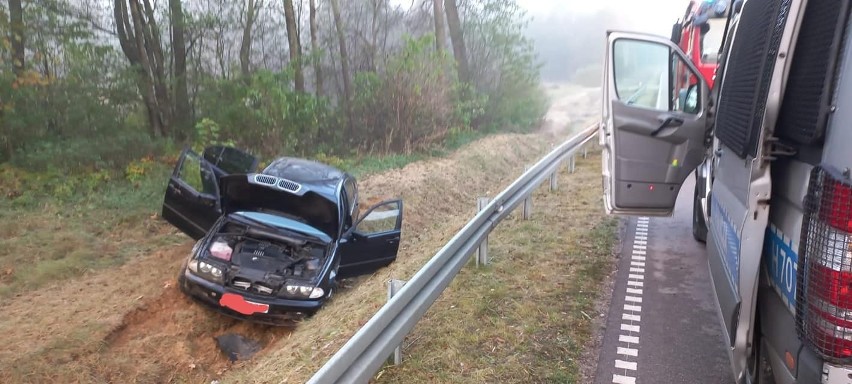 Juszkowy Gród. Wypadek na DW 686. Auto osobowe wypadło z drogi i dachowało [ZDJĘCIA]