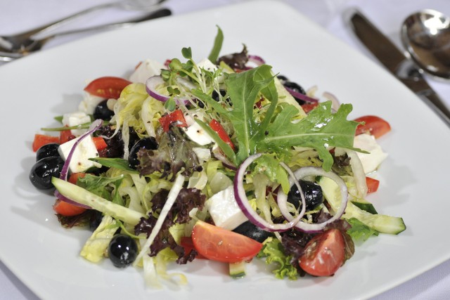 Jednym z posiłków jedzonych w Środę Popielcową może być sałatka grecka.