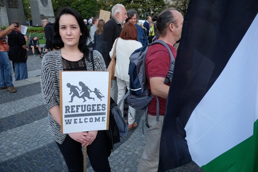 Manifestacja "Uchodźcy mile widziani" w Poznaniu