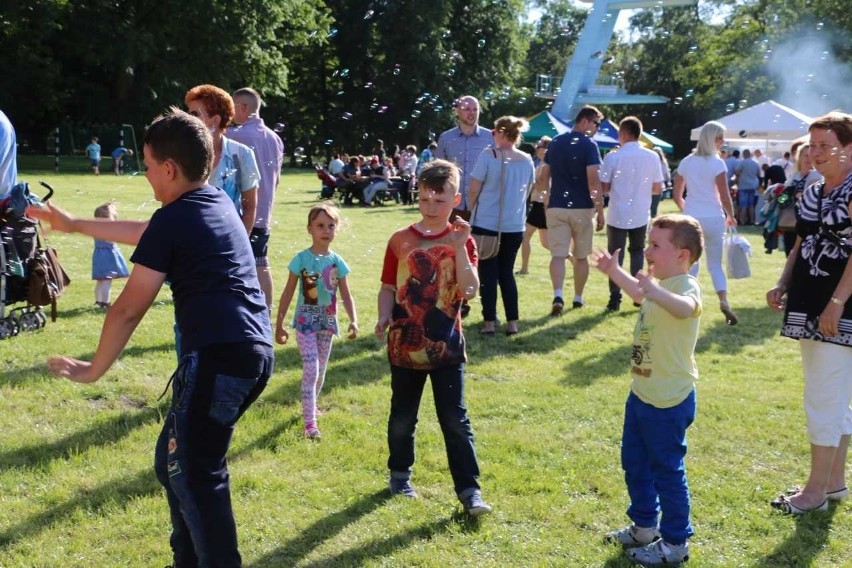 Radosne spotkanie całej załogi, różne atrakcje, jak np....