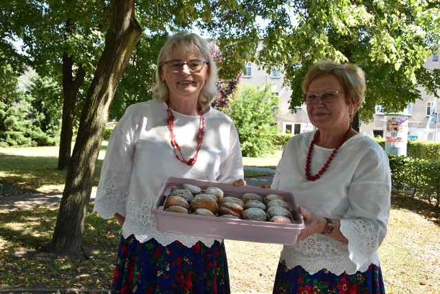 Edyta Wilhelm (z lewej) i Teresa Kulik odwiedziły nas w studio plenerowym i opowiadały o działalności Koła Gospodyń Wiejskich w Dębinie, którego popisowymi produktami są domowy makaron i pączki z ziemniakami.