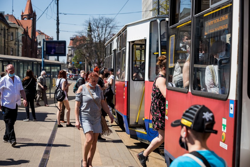 We wtorek w godzinach szczytu tramwaje jeździły potężnie...