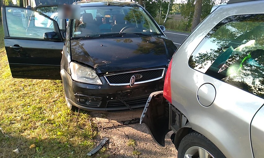 Wypadek na trasie Słupsk - Ustka. Zderzyły się trzy auta (zdjęcia)