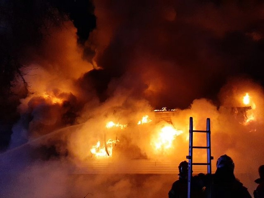 Michałowo. Pożar starego budynku urzędu gminy