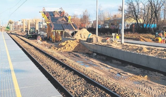 Przebudowa linii kolejowej numer 8 na odcinku z Warszawy do Radomia. Cała przebudowana trasa ma być gotowa w 2021 roku.