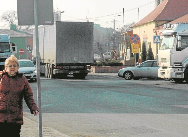 Centrum Brześcia Kujawskiego jest zalewane potokiem pojazdów wjeżdżających z "krajówki", dróg wojewódzkich i powiatowych