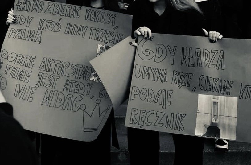 Protest uczniów XXX LO w Krakowie przeciwko działaniom dyrektorki. "Wszystko wskazuje, że finałem będzie zawiadomienie do prokuratury" 