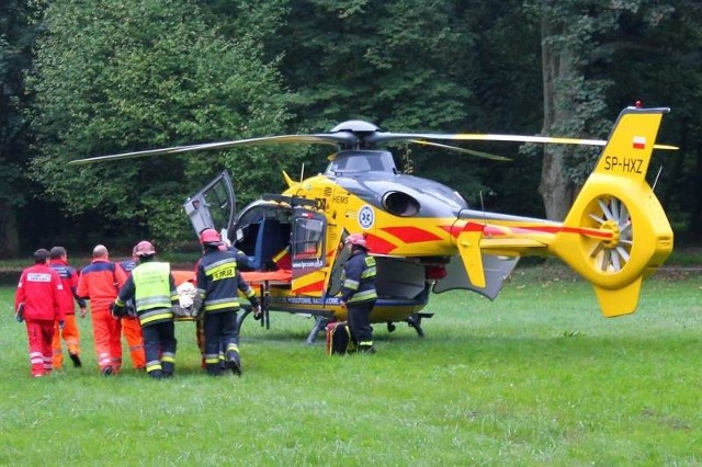 Akcje ratunkowe z udziałem helikoptera są prowadzone w powiecie kilka razy do roku. Ale piloci maszyn nie mają potrzeby lądowania przy strzeleckim szpitalu, bo pacjenci są transportowani od razu do WCM-u w Opolu, gdzie czeka na nich specjalistyczna opieka