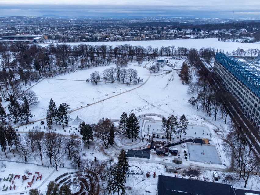W parku Jordana w Krakowie nie tylko lodowisko, ale też mroźne alejki