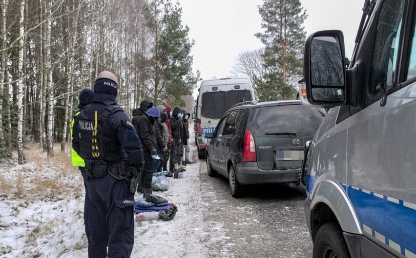 Treszczotki. 35-letni Ukrainiec przewoził w osobówce 9 obywateli Iraku (zdjęcia)