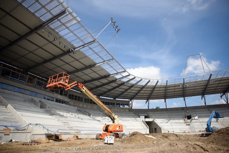 WIDZEW ŁÓDŹ: Nowy stadion Widzewa nabiera klubowych barw...