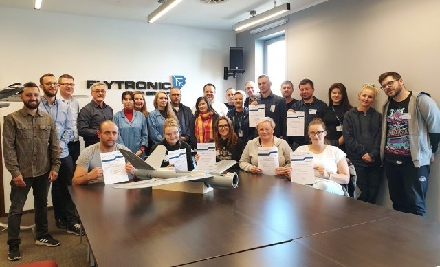 Pierwsza grupa pracowników zakładu montażu dronów w Skarżysku zakończyła szkolenie, 1 października rusza produkcja.