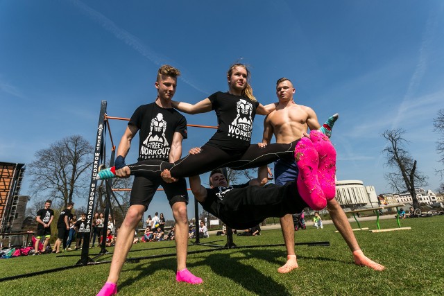 Przyszła wiosna, więc warto wyjść z domu. Dobrą okazją jest trening street workout. Jeden z takich treningów (bardzo widowiskowych) odbył się na Wyspie Młyńskiej.