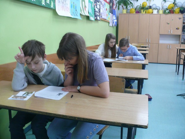 Dwuosobowe zespoły aż z 15 szkół rywalizowały w piątek w konkursie wiedzy o Polskich Noblistach w siedzibie XIII LO.