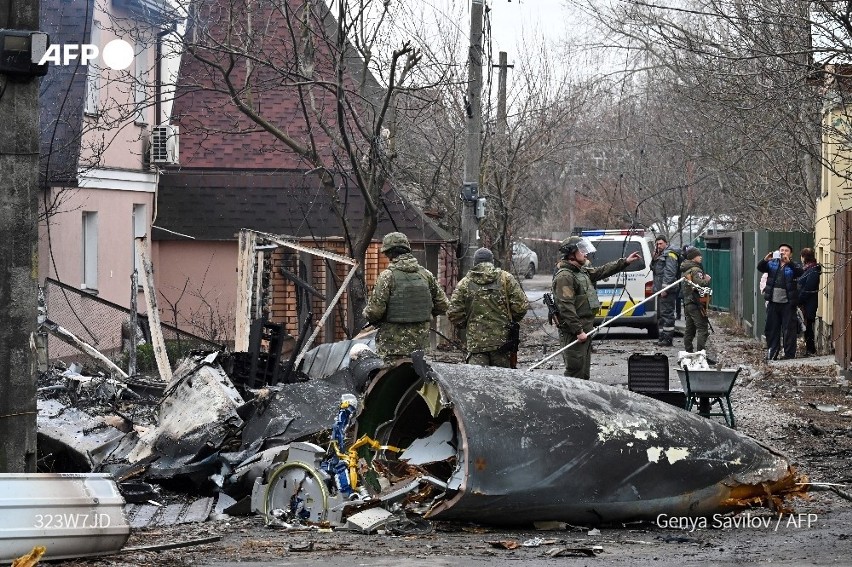 Drugi dzień wojny na Ukrainie. W odpowiedzi na zbrodnie wojenne rosyjskiej armi Unia Europejska wprowadza drugi pakiet sankcji