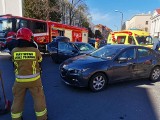 Niebezpieczne zdarzenie w Toruniu. Dwa samochody zderzyły się na skrzyżowaniu
