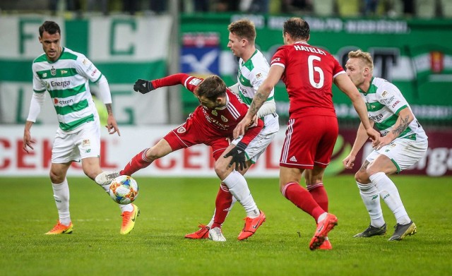 Lechia - Piast. Mecz w Wielką Sobotę. Lechia Gdańsk i Piast Gliwice 20 kwietnia powalczą o trzy punkty do koszyka!