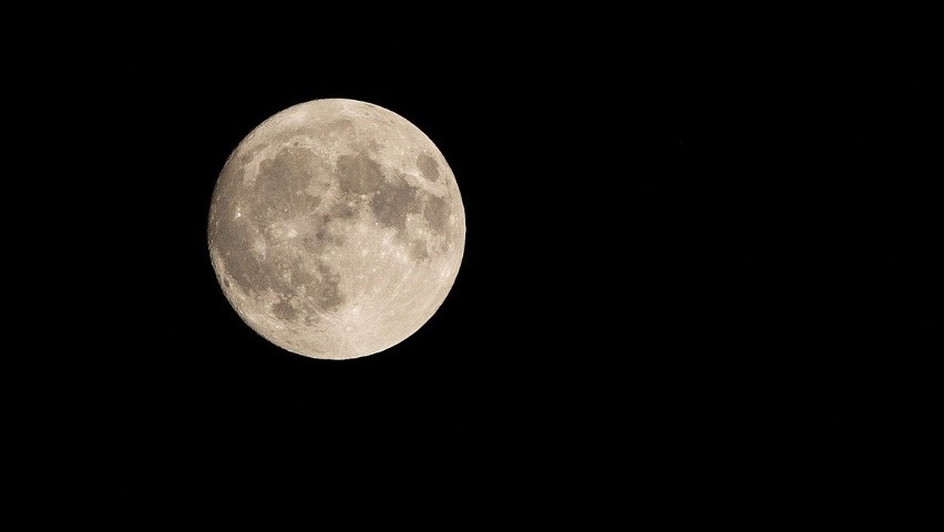 Zdaniem szefa NASA, Chiny chcą zbudować na Księżycu własną...