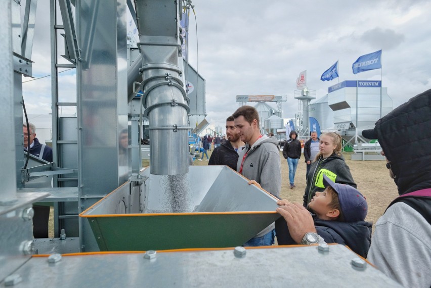 W sobotę Agro Show 2018 odwiedzały tłumy. Zobacz na...