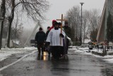 Wyjątkowy pogrzeb na cmentarzu na Majdanku: Uczelnia pożegnała ośmiu donatorów (ZDJĘCIA)