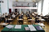 Matura 2020: Nauczycieli w komisjach w czasie egzaminów może być za mało. Jak radzą sobie dyrektorzy ze szkół średnich w Poznaniu?