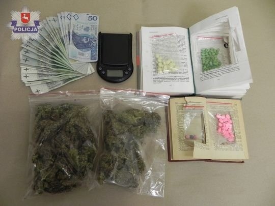 Ponad 100 tabletek ekstazy i kilkadziesiąt gram marihuany znaleźli policjanci u 24-letniego mieszkańca Lublina