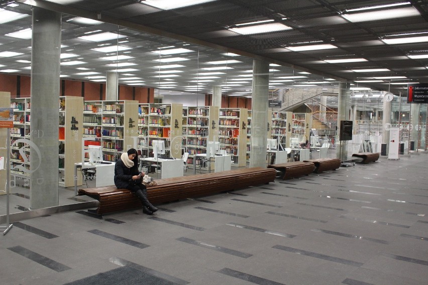 Biblioteka akademicka Katowice. Noc w CINiBA