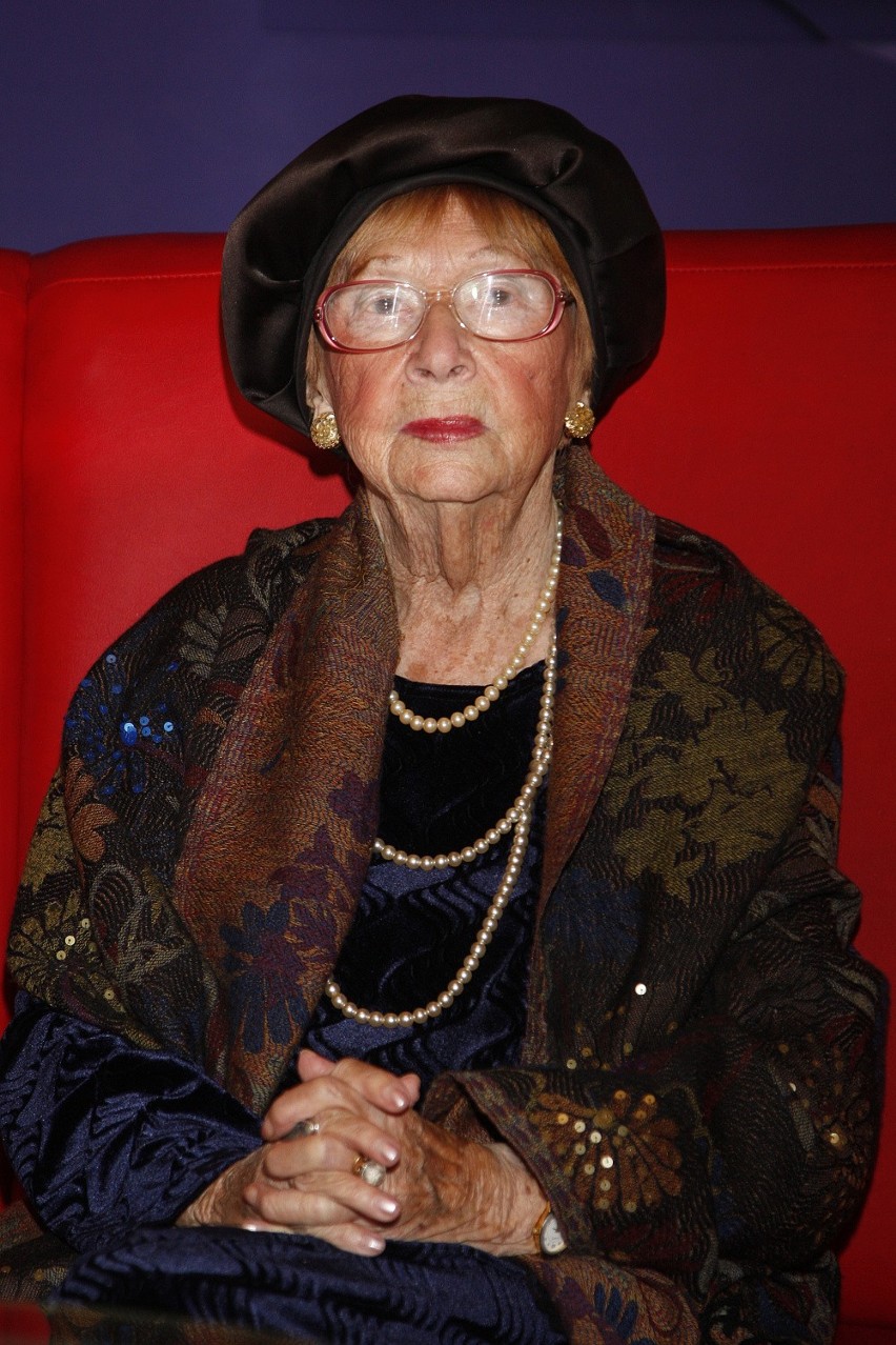 Wybitna aktorka zmarła 3 marca 2011 roku, przeżywszy 99 lat.
