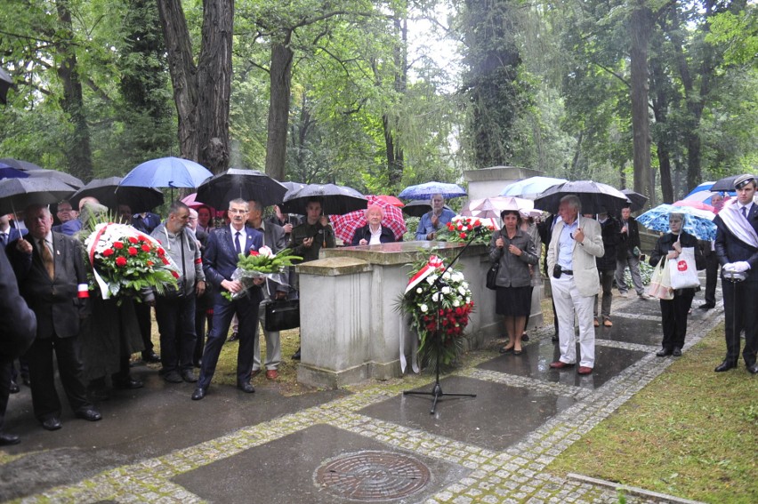 Kraków uczcił 76. rocznicę "Krwawej Niedzieli" na Wołyniu [ZDJĘCIA]    