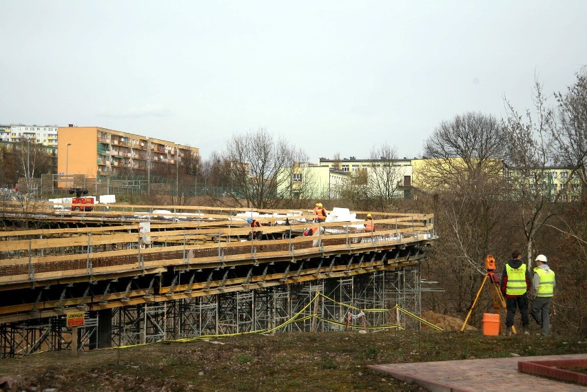 Kładka dla pieszych połączy osiedle Świt i Łęgi