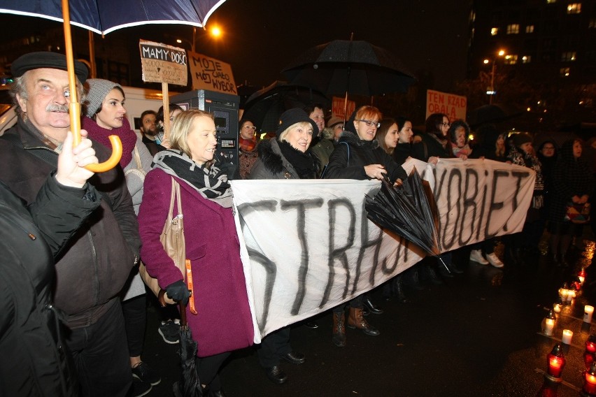 PiS-OFF we Wrocławiu. Kobiety protestowały (RELACJA, ZDJĘCIA)