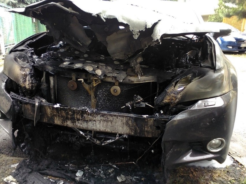 Wiele wskazuje na to, że samochody zostały podpalone